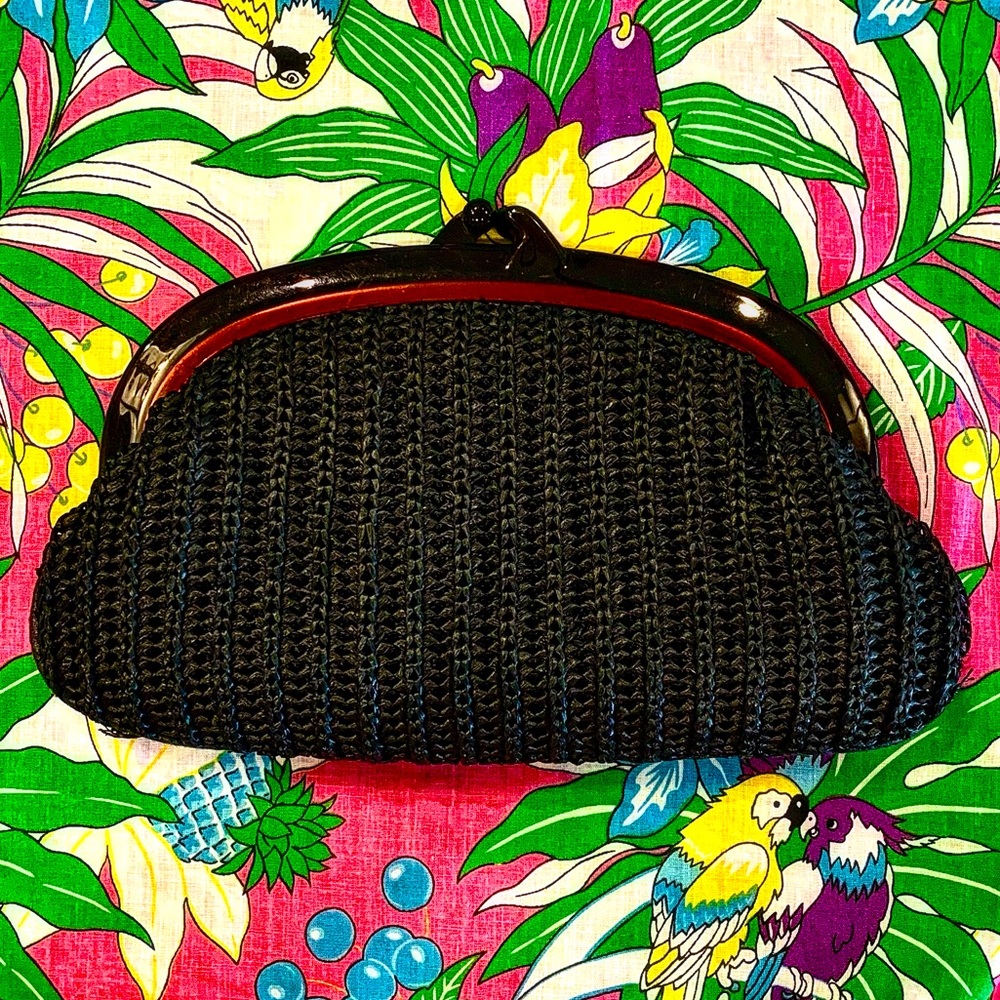 vintage magid raffia style clutch with tortoise lucite handle